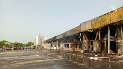 Ликвидировать пожар на рынке в Невинномысске удалось к 2:00 ночи
